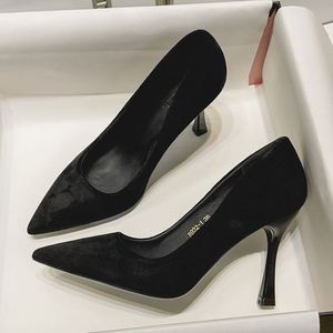 Zapatos de tacón alto negros Yi para mujer, estilo 2026, tacones delgados que no cansan, punta fina, zapatos profesionales de tacón. - Product Image 2