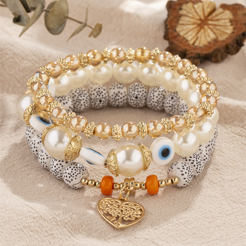 Braccialetti Di Concerto Per L'entrata All'evento Insieme Dei Polsini Al Festival 111574606
