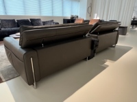 Canapé trois places en cuir de vachette, design moderne et minimaliste, sélection premium, facile à nettoyer, vente directe, idéal appartement