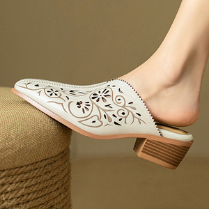 Mules Vintage da Donna con Taglio Cut-Out, Tacco Largo 4 cm, Punta Affusolata, Ciabatte Traspiranti in Pelle Bovina, Soletta in Montone, Scarpe Casual Antiscivolo - Product Image 1