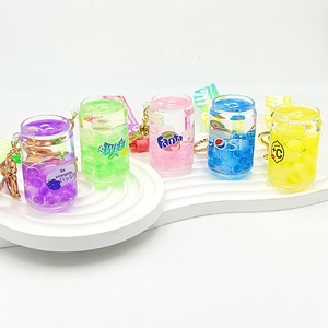 Porte-clés en acrylique en forme de <span class=keywords><strong>bouteille</strong></span> de boisson, avec perles liquides à bulles, design Cola/Soda, grand pendentif en forme de canette, style mignon, pour entreprise - Product Image 3