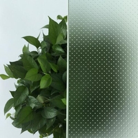 Verre feuilleté en treillis métallique à motif personnalisé Sécurité décorative pour escaliers Ascenseurs Façades