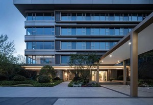 Panel de Revestimiento de Pared de Aluminio Moderno con Recubrimiento en Polvo Anticorrosión para Exteriores de Edificios, 70 Pulgadas o Más - Product Image 3