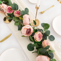 Guirlandes artificielles de pivoines et de roses avec feuilles d'eucalyptus – Décoration florale artificielle pour mariages, fêtes et fiançailles – Décoration murale