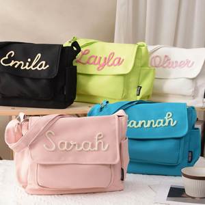 Sac à bandoulière unique en nylon, léger et spacieux, avec motif de lettre brodée à la main et personnalisable - Product Image 1
