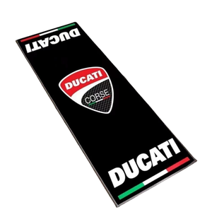 Tapis de sol en caoutchouc antidérapant résistant aux taches avec logo moto, design moderne à boucles, lavable en machine, couleur personnalisable - Product Image 1