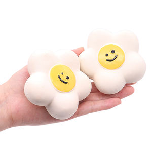 Fabbrica personalizzata <span class=keywords><strong>Sun</strong></span> Flower Smile Emoticon Food Grade Silicone <span class=keywords><strong>Pet</strong></span> Squeaky giocattoli interattivi da masticare per masticatori aggressivi - Product Image 6
