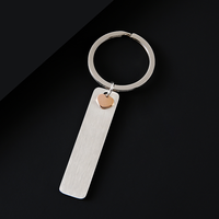 Ywyougang - Porte-clés rectangulaire fin et long, pendentif en forme de petit cœur, gravure personnalisée, accessoire pour clés de voiture