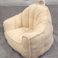Beiger Sitzsack mit individuellem Logo, halbrunder Rückenlehne und weichem Samtbezug – Bodensofa für Mietwohnungen und Studios