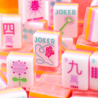 My Fair Mahjong CRYSTAL CONFETTI |   Sorbet rose |   Mahjong avec une touche de couleur et de joie : Ensemble de 160 tuiles de mahjong américaines en acrylique