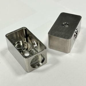 Llavero de Aleación de Aluminio con Diseño Personalizado, Mecanizado CNC y Brochado para Piezas de Maquinaria - Product Image 5