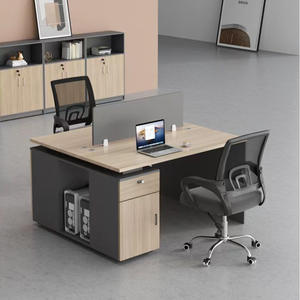 مكتب حديث من MDF لأربعة أشخاص مع مجموعة كراسي وخزانة، مكتب موظفين بتصميم لوحي مع حامل للهاتف المحمول - Product Image 2