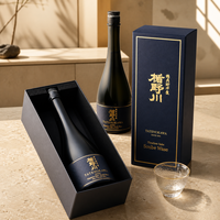 Boîte rigide de luxe avec logo estampé à l'or, pour vin et saké, avec insert en EVA doux au toucher, boîte en carton à deux pièces, couvercle et base