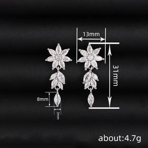Boucles d'oreilles pendantes en forme de flocon de neige pour femmes, bijoux romantiques et élégants à la mode - Product Image 4