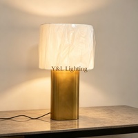 Lampe de table pilier E26 en laiton massif patiné, abat-jour en lin texturé doux et flexible, LED, pour hôtellerie et console d'appoint