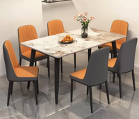 Ensemble de table à manger moderne en marbre blanc rectangulaire avec chaises rembourrées bicolores pour cuisine, salle à manger, maison, restaurant, hôtel