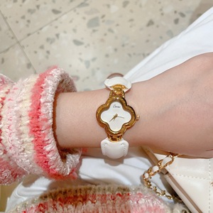 Montre de luxe à <span class=keywords><strong>quatre</strong></span> feuilles de trèfle pour femmes, montre-bracelet à quartz, fermoir bijou, cadeau tendance - Product Image 3