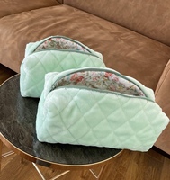 Sacs de maquillage en éponge matelassée de luxe avec logo personnalisable Sac cosmétique pour serviette de voyage à broder de grande capacité