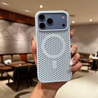 Nouvelle arrivée, coque de téléphone à dissipation thermique pour iPhone 18 Pro, coque de téléphone magnétique en TPU souple avec trous en nid d'abeille pour la refroidissement