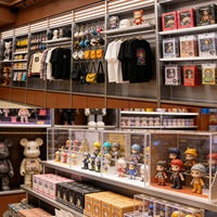 Vitrines d'exposition haut de gamme personnalisées en acier robuste, éclairées par LED, écologiques, étanches, avec panneaux en mélamine pour objets de collection et jouets
