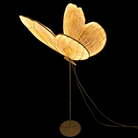 Lumières d'ambiance LED romantiques en métal, étanches et à piles, en forme de papillon lumineux, pour éclairage de chemin et de scène de mariage, pour le marché international