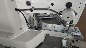 จักรเย็บผ้าอุตสาหกรรมอัตโนมัติ รุ่น TS-430D ความเร็วสูง เข็มเดี่ยว เย็บตะเข็บริมผ้า แบบแมนนวล ผลิตภาพสูง ควบคุมด้วยคอมพิวเตอร์ สำหรับงานเสื้อผ้า - Product Image 4