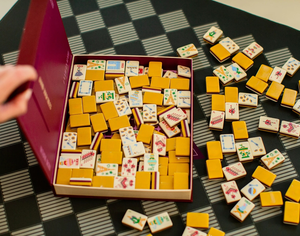 Mahjong de Lujo Tallado a Mano, 3 Capas de Acrílico, 160 Piezas, Rosa, Azul Perla, Regalo Personalizado - Product Image 2