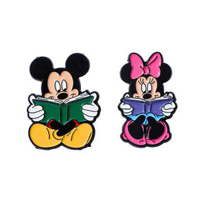 Lencana logam kreatif Mickey dan Minnie, Pin Dekorasi ukiran serbaguna bros tetesan minyak paduan menyenangkan dan lucu - Product Image 5