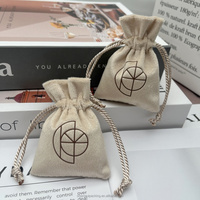 Petite pochette en velours, toucher doux, résistante à la poussière, logo personnalisé, différentes tailles, sacs d'emballage en velours avec cordon de serrage