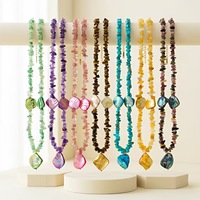 Collier avec pendentif en coquillage et perles de pierre naturelle couleur dopamine, chaîne de clavicule tendance et unique pour femme