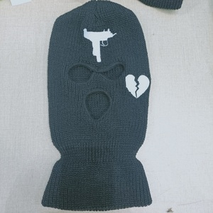 Balaclava de ski noire avec logo brodé blanc Broken Heart Balaclava en stock - Product Image 2