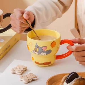 Tasse en céramique Tom et Jerry beige avec poignée, design de dessin animé, pour café, thé, bureau, petit-déjeuner, cadeau, tasse individuelle - Product Image 2