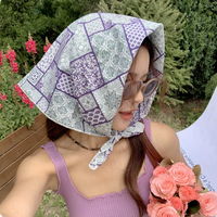 Katoenen bandana, vierkant model.  Ideaal als modeaccessoire voor het hoofd, geweldig voor dagelijks gebruik en op reis.