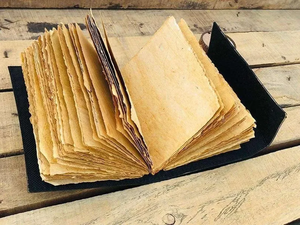 Diario de Cuero Negro Místico con Diseño de Luna Celta, Cierre Antiguo, Grimoire de Brujería y Cuadernos de Regalo - Product Image 3