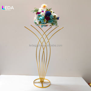 LEDA Support de fleurs classique en métal doré de haute qualité pour décoration d'événements, centres de table et allées de mariage - Product Image 6
