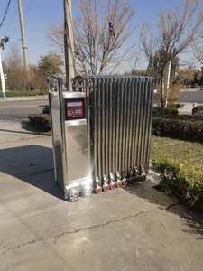 Porte automatique rétractable électrique moderne en acier inoxydable 304 et alliage d'aluminium <span class=keywords><strong>RENPU</strong></span>, portail pliant avec télécommande pour cour - Product Image 3