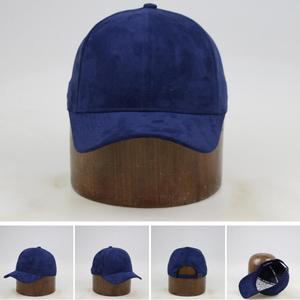 Casquette de baseball noire à 6 panneaux en daim structuré avec sangle réglable et étiquette tissée personnalisée - Product Image 4