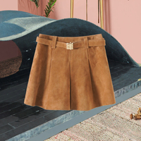 Shorts en cuir suédé de qualité supérieure pour femmes, respirants et chauds, couleur beige, avec ceinture, échantillon et personnalisation disponibles