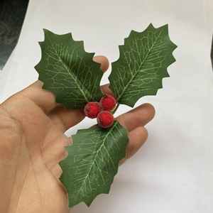 Künstliche Stechpalmenbeere mit grünen Blättern für Weihnachtskranz-Arrangements, Tortendekoration, Bastelarbeiten, Hochzeits- und Partydekoration, Gold/Rot - Product Image 5
