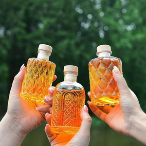 Bouteille <span class=keywords><strong>de</strong></span> vin en verre miniature exquise <span class=keywords><strong>de</strong></span> 150 ml, très vendue. Bouteille <span class=keywords><strong>de</strong></span> vin, <span class=keywords><strong>de</strong></span> spiritueux, <span class=keywords><strong>de</strong></span> whisky. Différents styles <span class=keywords><strong>de</strong></span> bouteilles <span class=keywords><strong>de</strong></span> vin en verre avec bouchons - Product Image 2