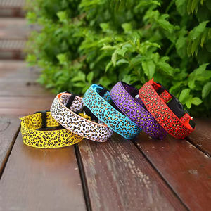 Venta al por mayor Usb recargable LED Light <span class=keywords><strong>up</strong></span> <span class=keywords><strong>Dog</strong></span> Pet Collar Personalizado Collares De Perros Custom Led <span class=keywords><strong>Dog</strong></span> Collares - Product Image 2