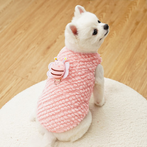 Ropa para perros y gatos, abrigo de invierno esponjoso con patrón de abeja para mascotas pequeñas, diseño bonito en rosa, azul y amarillo - Product Image 4