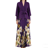 Ensembles 2 pièces plissés en mousseline florale Miayke – Collection Automne 2025 – Manteau ample à nouer et jupe longue plissée – Élégance féminine grandes tailles