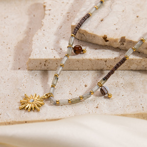 จี้รูปดอกทานตะวัน สร้อยคอหินธรรมชาติ ชุบทอง 18K สร้อยคอเหล็กกล้าไร้สนิม รูปดาว ประดับขอบแบบ Bezel Setting - Product Image 4