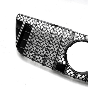 Grille de remplacement pour Mercedes-Benz ML W164, matériau ABS, entièrement noire avec bandes argentées, 2009-2011 - Product Image 5