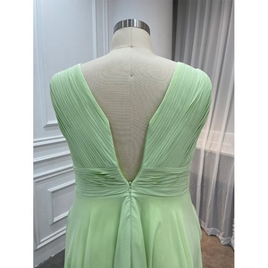 Vente en gros Robes <span class=keywords><strong>vert</strong></span> <span class=keywords><strong>clair</strong></span> de <span class=keywords><strong>demoiselle</strong></span> <span class=keywords><strong>d</strong></span>'<span class=keywords><strong>honneur</strong></span> en mousseline de soie simples plissées grande taille pour femmes - Product Image 6