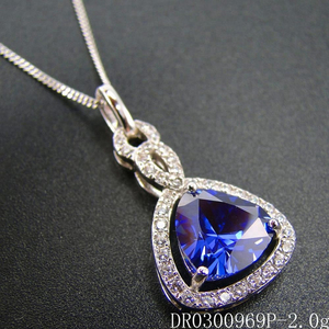 Pendentif vintage en tanzanite triangulaire avec diamant - Product Image 3