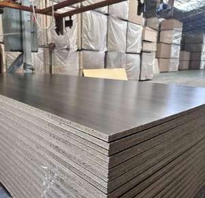 <span class=keywords><strong>Precio</strong></span> de fábrica <span class=keywords><strong>OSB</strong></span> 3 Tablero 15mm 16MM 18mm Tablero de partículas con cara de melamina con decoración de muebles - Product Image 4