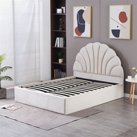 Auffälliges, elegantes Mädchenbett mit Muschelform, getuftetem Samt-Kopfteil, weiß-cremefarben gepolstert, Kingsize-Bett mit Stauraum und pneumatischer Funktion