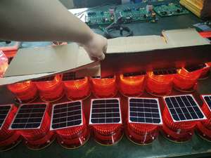 Luz de obstrucción LED roja (alimentada por energía <span class=keywords><strong>solar</strong></span>) L810, luz de navegación de obstáculo de advertencia de avión de baja intensidad constante/intermitente - Product Image 4